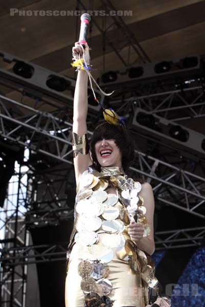 YEAH YEAH YEAHS - 2009-08-28 - SAINT CLOUD - Domaine National - Scene de la Cascade - 